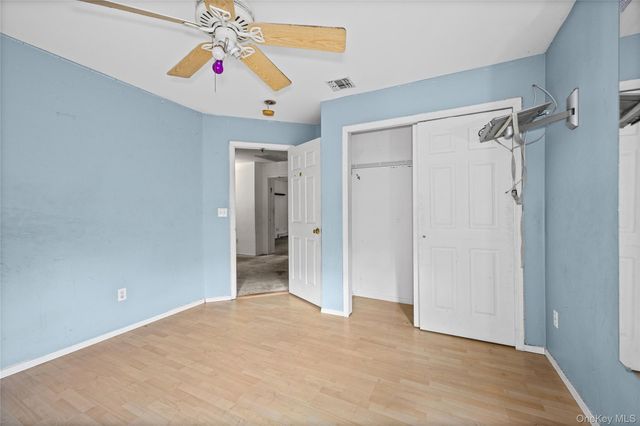16 Jacobsen Court, Medford, NY 11763