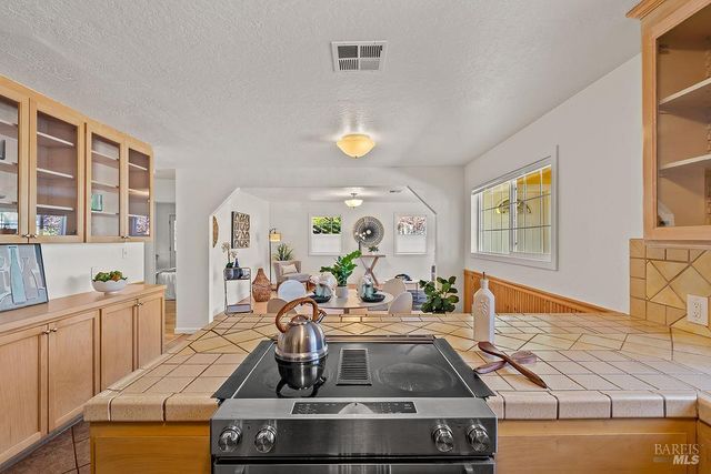 201 Triplett Dr, Cloverdale, CA 95425