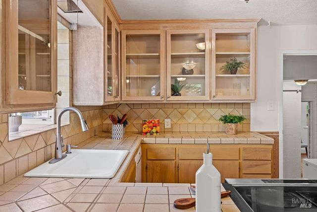 201 Triplett Dr, Cloverdale, CA 95425