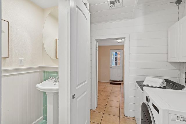 201 Triplett Dr, Cloverdale, CA 95425