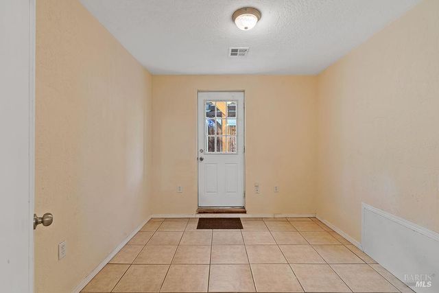 201 Triplett Dr, Cloverdale, CA 95425