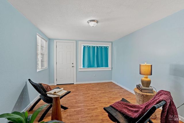 201 Triplett Dr, Cloverdale, CA 95425