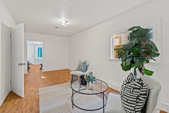 201 Triplett Dr, Cloverdale, CA 95425