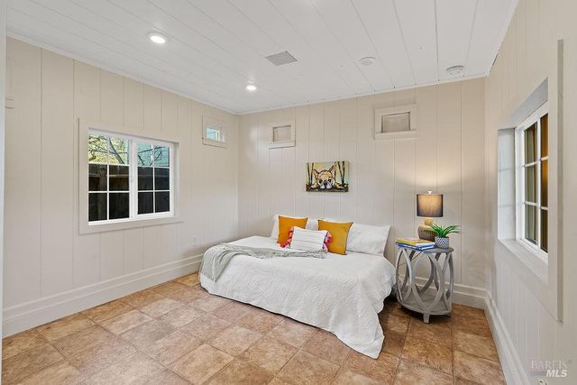 201 Triplett Dr, Cloverdale, CA 95425