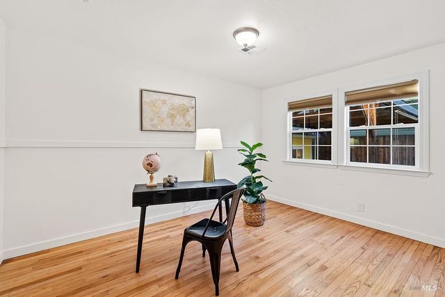 201 Triplett Dr, Cloverdale, CA 95425