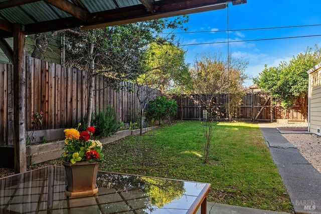 201 Triplett Dr, Cloverdale, CA 95425