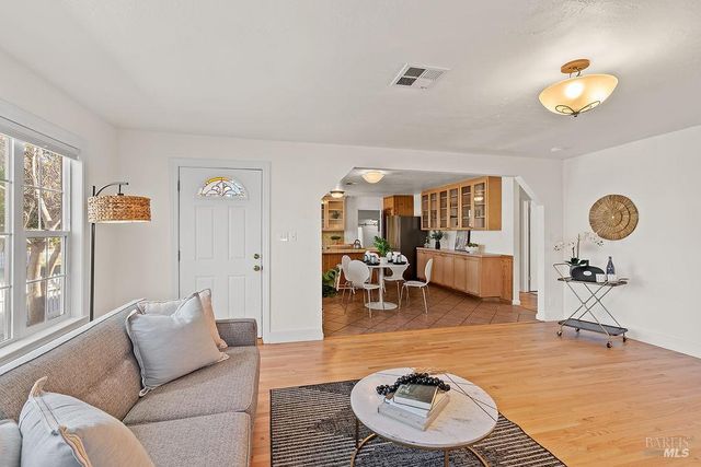 201 Triplett Dr, Cloverdale, CA 95425