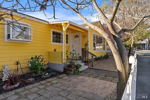 201 Triplett Dr, Cloverdale, CA 95425