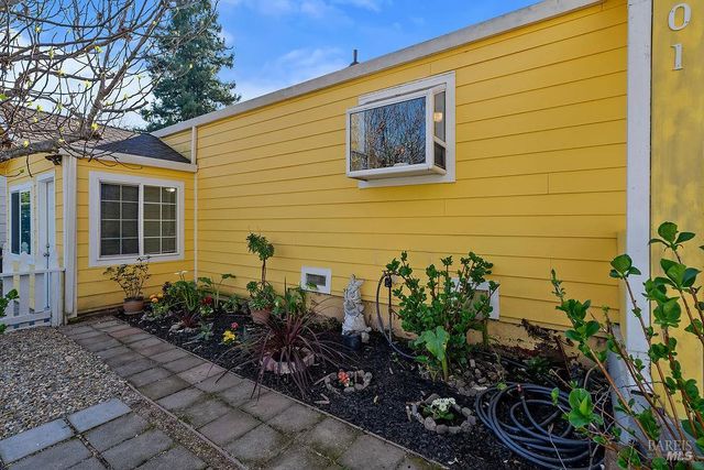 201 Triplett Dr, Cloverdale, CA 95425