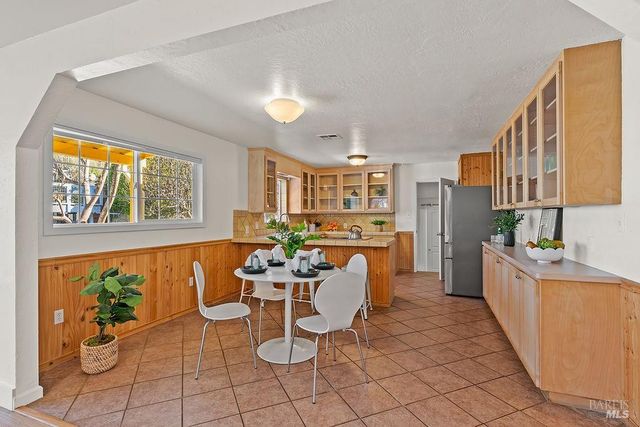 201 Triplett Dr, Cloverdale, CA 95425