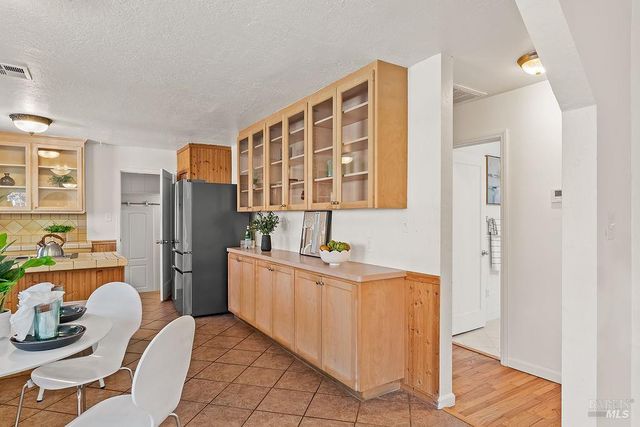 201 Triplett Dr, Cloverdale, CA 95425