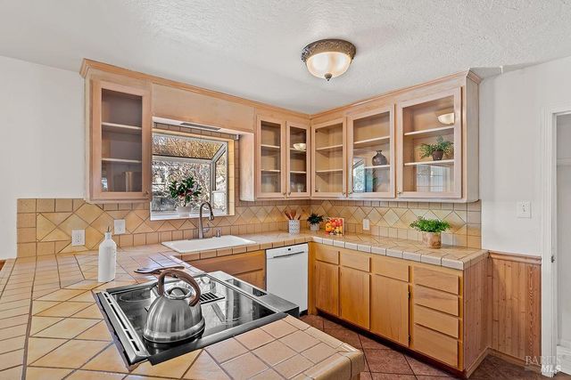 201 Triplett Dr, Cloverdale, CA 95425