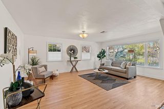 201 Triplett Dr, Cloverdale, CA 95425