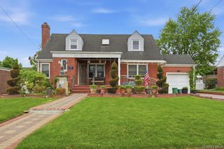 57 Bradford Road, Valley Stream, NY 11580