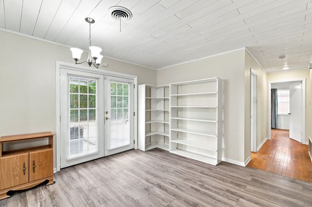 300 Parkwood Place, Lewisville, TX 75067