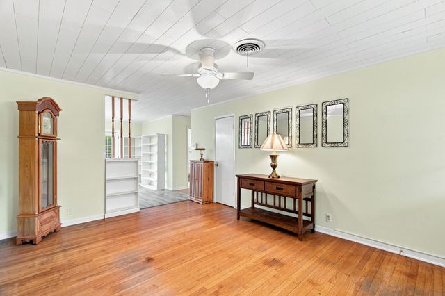 300 Parkwood Place, Lewisville, TX 75067