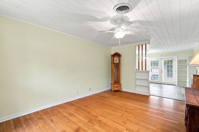 300 Parkwood Place, Lewisville, TX 75067