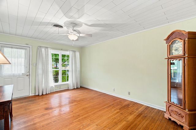300 Parkwood Place, Lewisville, TX 75067