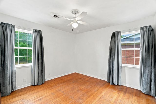 300 Parkwood Place, Lewisville, TX 75067
