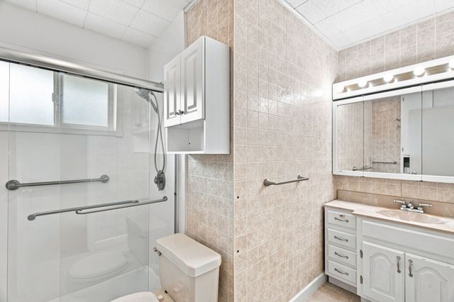 300 Parkwood Place, Lewisville, TX 75067