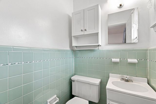 300 Parkwood Place, Lewisville, TX 75067