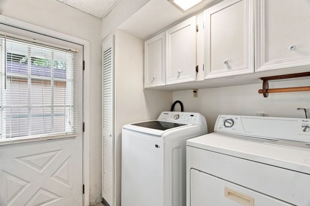 300 Parkwood Place, Lewisville, TX 75067