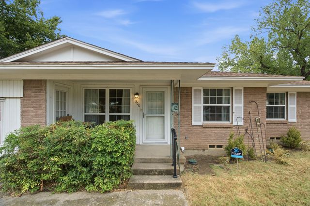 300 Parkwood Place, Lewisville, TX 75067