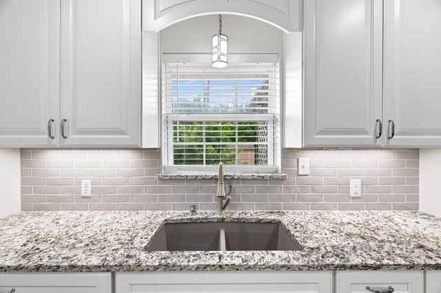 300 Parkwood Place, Lewisville, TX 75067