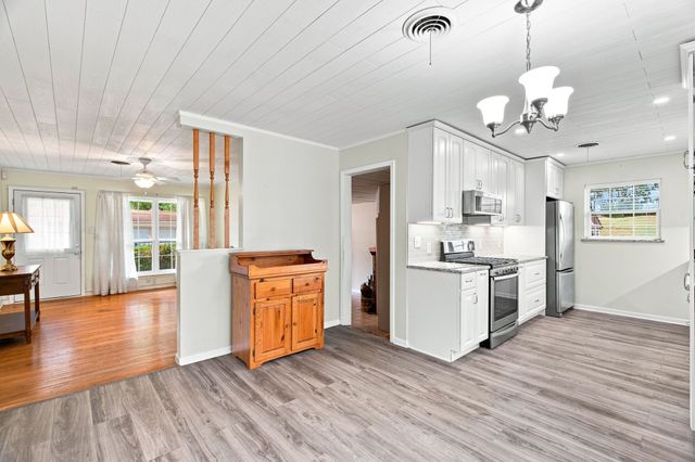 300 Parkwood Place, Lewisville, TX 75067
