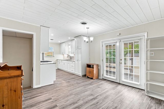 300 Parkwood Place, Lewisville, TX 75067