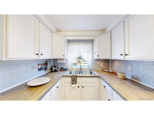 693 S 5th Ave, Brighton, CO 80601