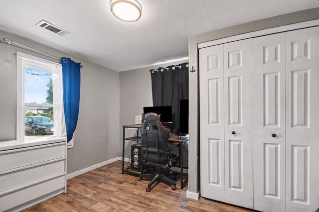 1050 S Crystal Avenue, Benton Charter Twp, MI 49022