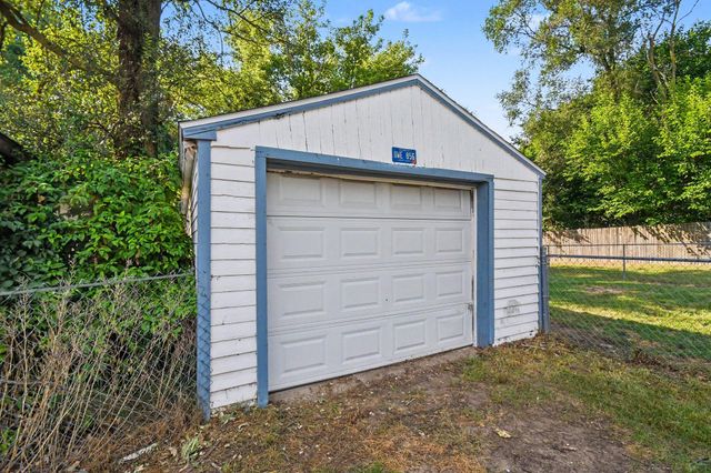 1050 S Crystal Avenue, Benton Charter Twp, MI 49022