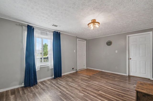1050 S Crystal Avenue, Benton Charter Twp, MI 49022