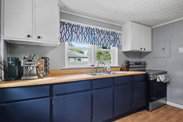 1050 S Crystal Avenue, Benton Charter Twp, MI 49022
