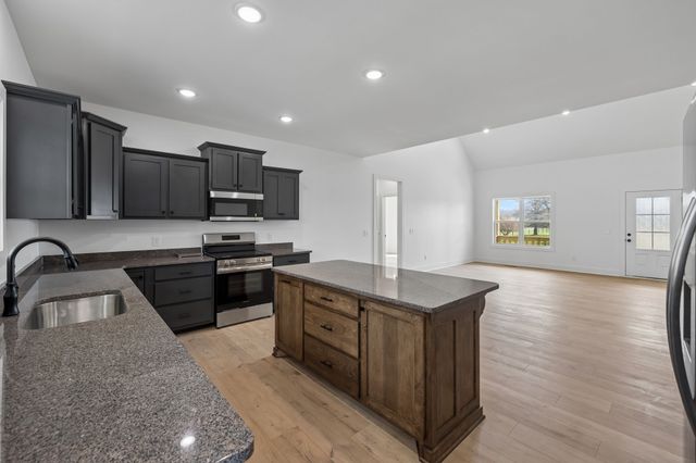 4083 Long Creek Rd, Lafayette, TN 37083