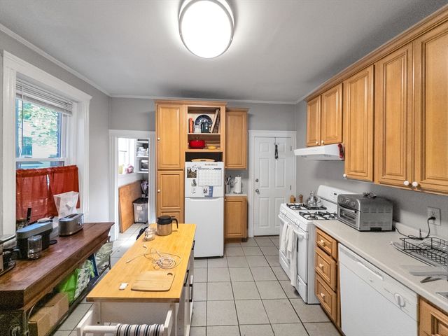 593 Centre Street 3, Boston, MA 02130