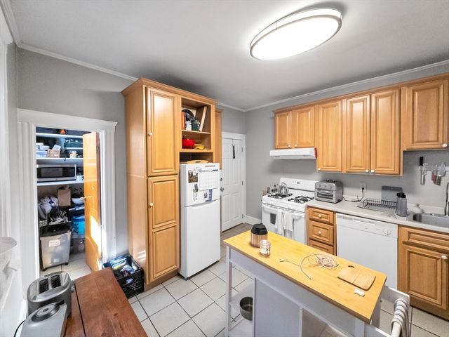 593 Centre Street 3, Boston, MA 02130