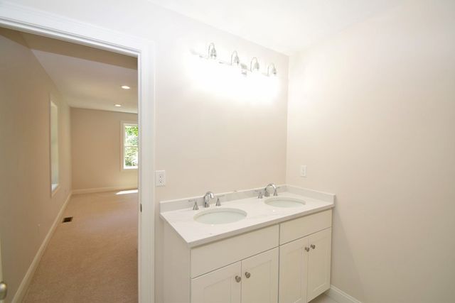 2 Clarendon Circle Lot 7, Holbrook, MA 02343
