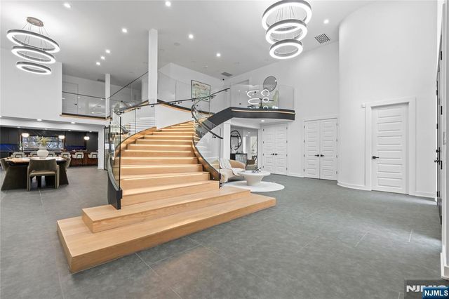 84 Shrewsbury Drive, Livingston, NJ 07039