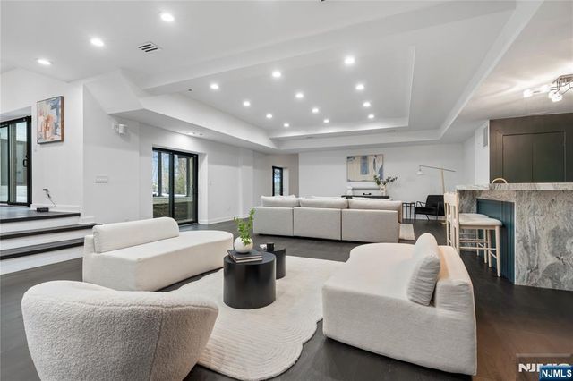 84 Shrewsbury Drive, Livingston, NJ 07039