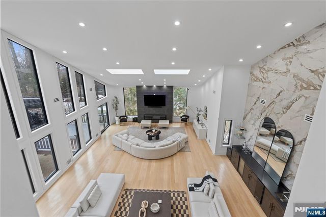 84 Shrewsbury Drive, Livingston, NJ 07039