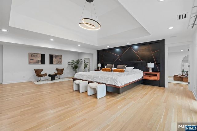 84 Shrewsbury Drive, Livingston, NJ 07039