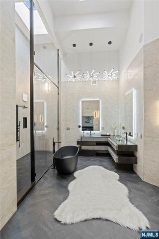 84 Shrewsbury Drive, Livingston, NJ 07039