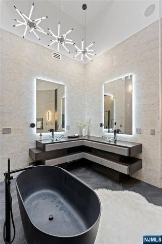 84 Shrewsbury Drive, Livingston, NJ 07039