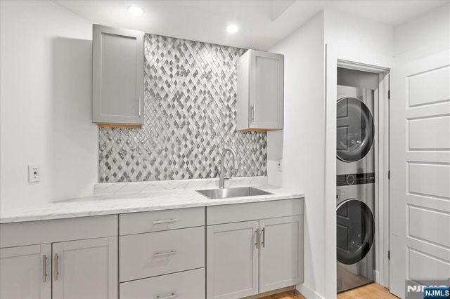 84 Shrewsbury Drive, Livingston, NJ 07039