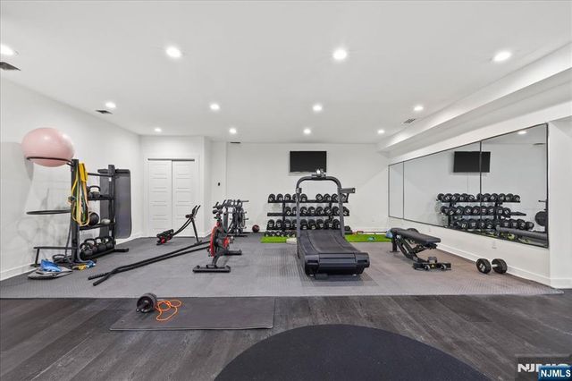 84 Shrewsbury Drive, Livingston, NJ 07039