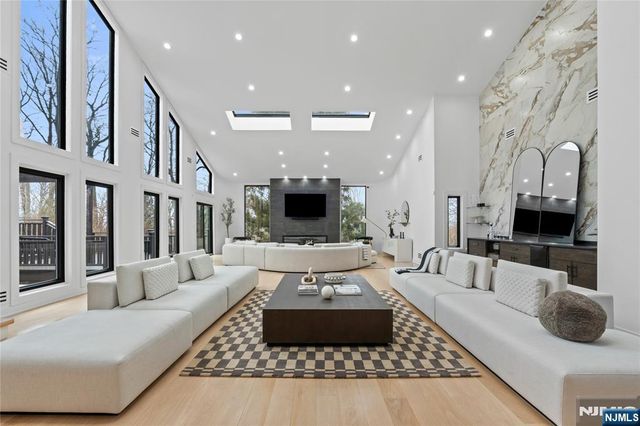 84 Shrewsbury Drive, Livingston, NJ 07039