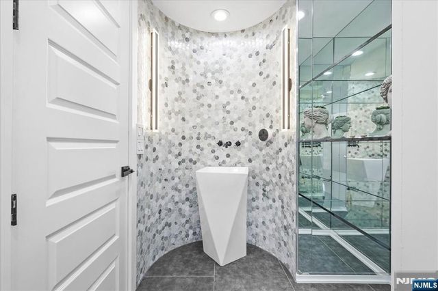 84 Shrewsbury Drive, Livingston, NJ 07039