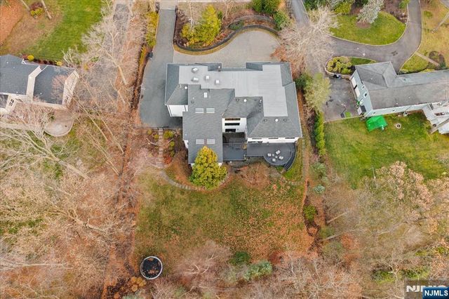 84 Shrewsbury Drive, Livingston, NJ 07039